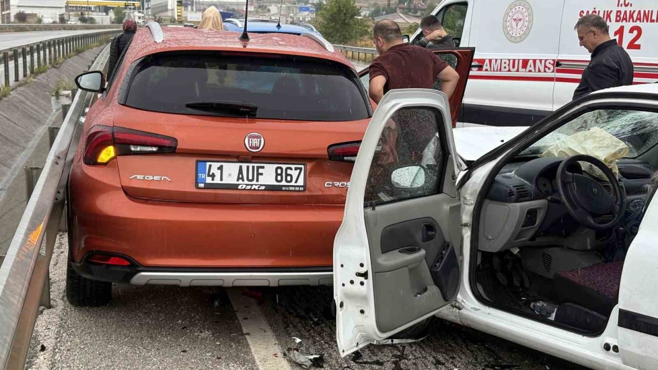 D100’de sağanak trafik kazalarını beraberinde getirdi: Ölü ve yaralılar var