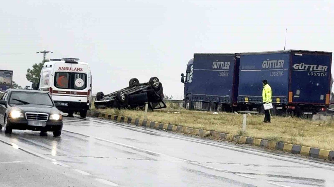 Tosya’da otomobil takla attı: 2 yaralı