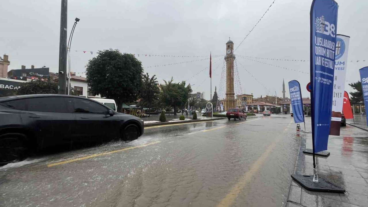 Çorum’da sağanak hayatı olumsuz etkiledi