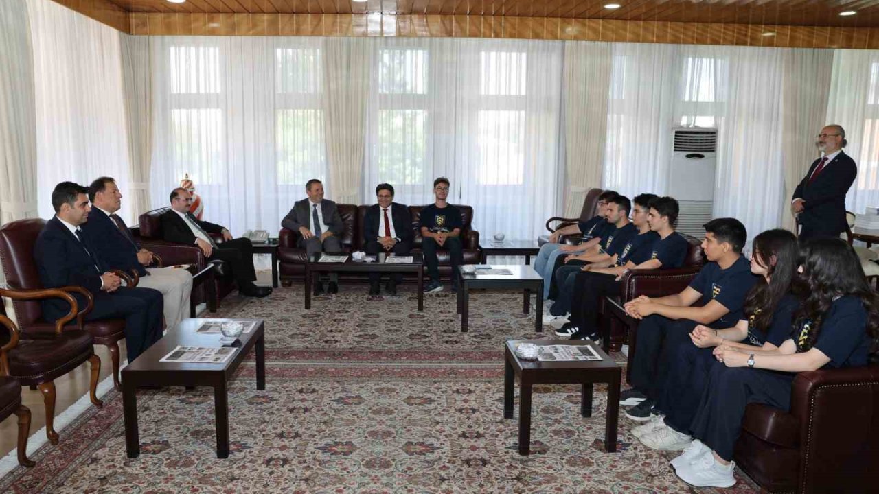 Atatürk Üniversitesi özel vakıf okullarından 2026 YKS’de zirveye taşınan başarı