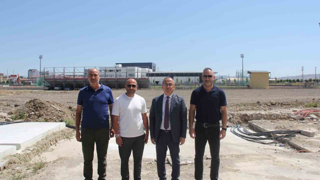 Sivas’a modern futbol sahası