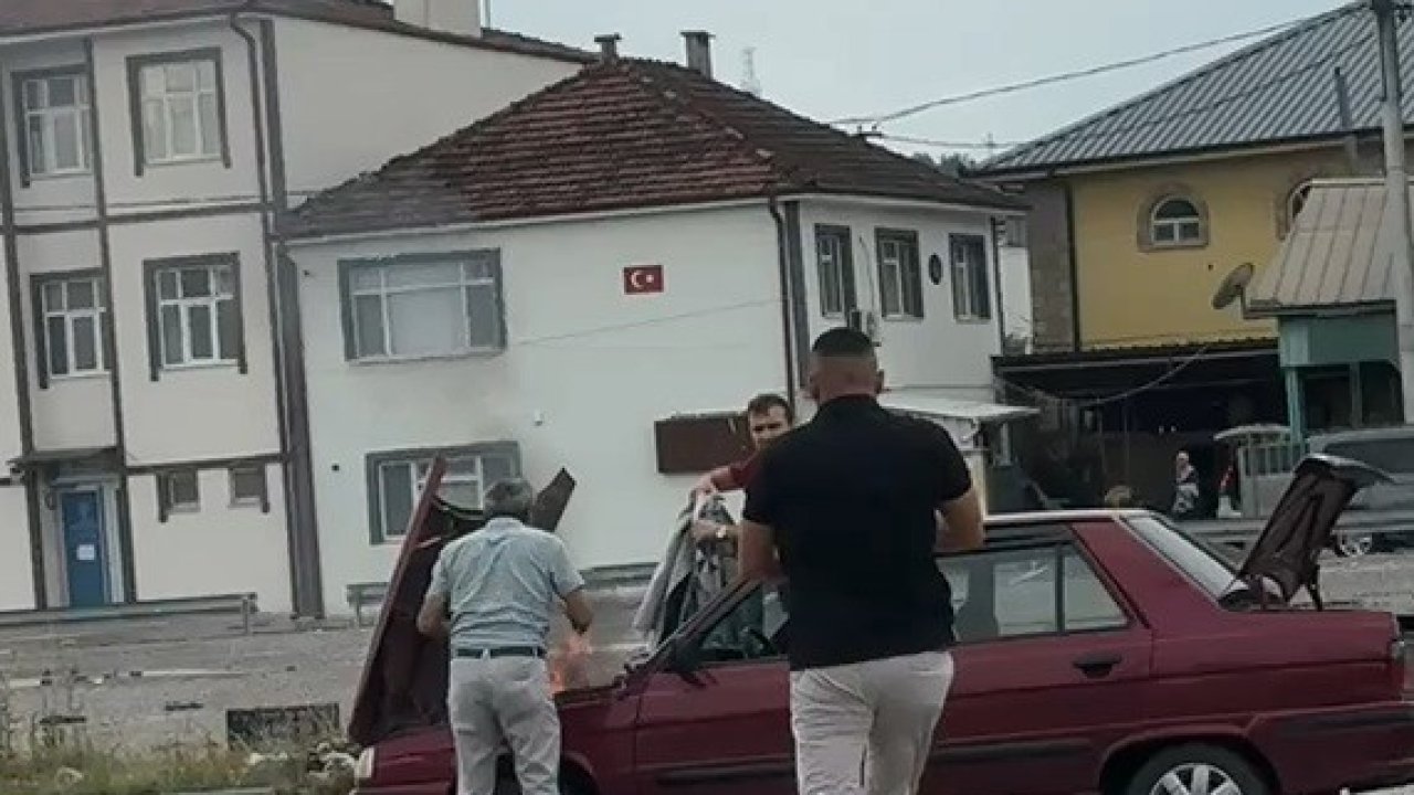 Dumanların yükseldiği otomobile duyarlı sürücü müdahale etti