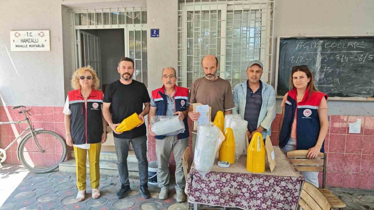 Nazilli’de 2 bin 500 Akdeniz meyve sineği tuzağı dağıtıldı