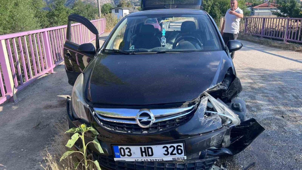 Bilecik’te iki otomobil kafa kafaya çarpıştı: 1 yaralı