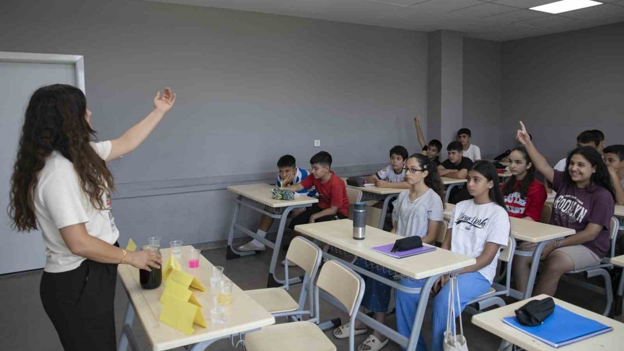 Mersin’de ücretsiz yaz atölyeleri öğrencilerden yoğun ilgi görüyor