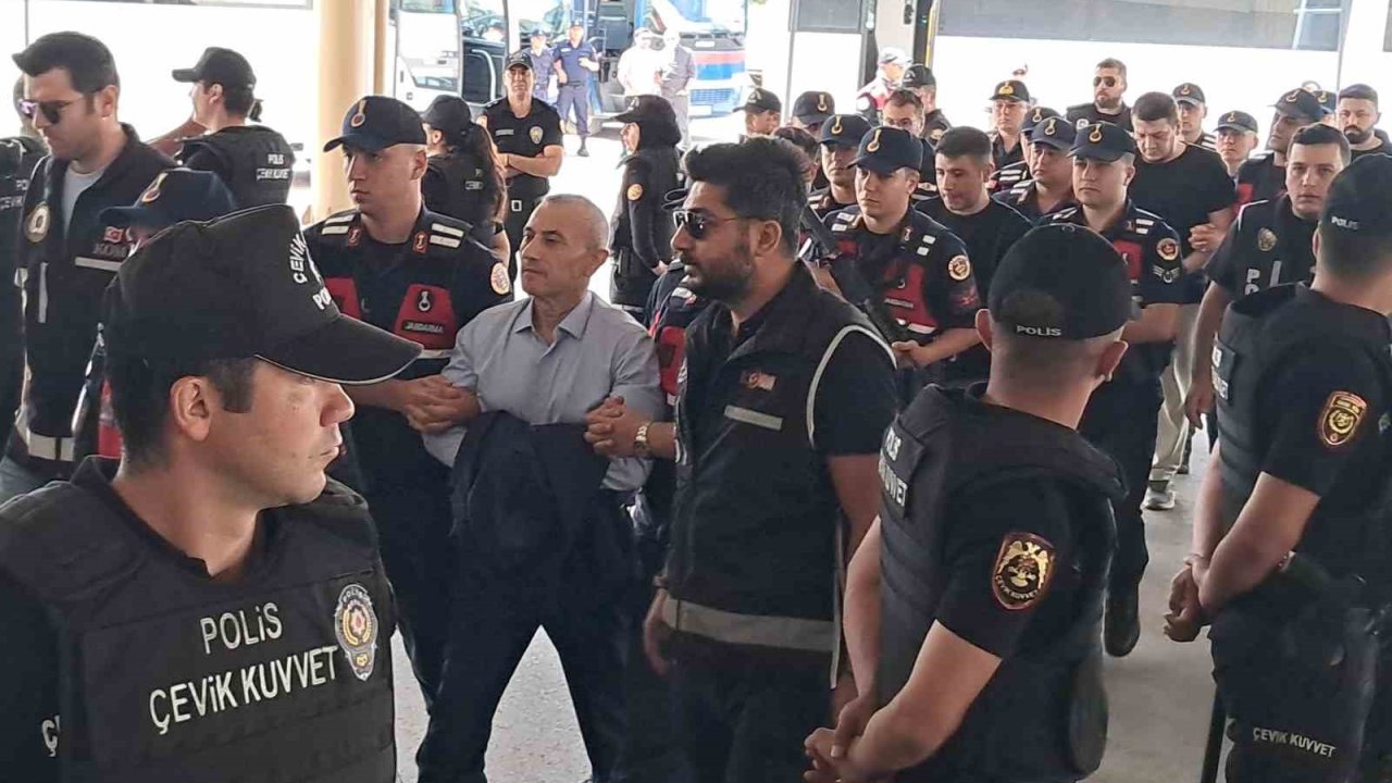 Vali Tuncay Sonel, koruma polisi Şükrü Eroğlu ile emekli polis memuru Gökhan Ertok Erzurum Adliyesi’nde ifade veriyor