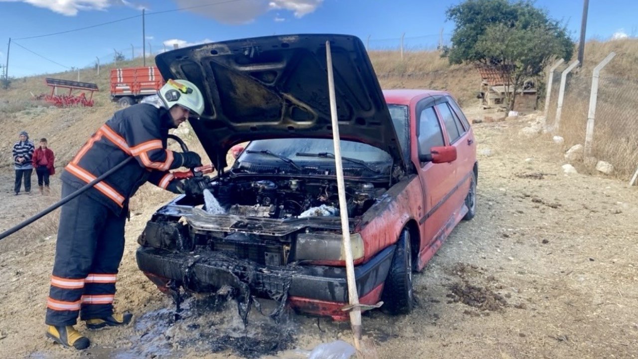 Çankırı’da park halindeki otomobilde çıkan yangın söndürüldü