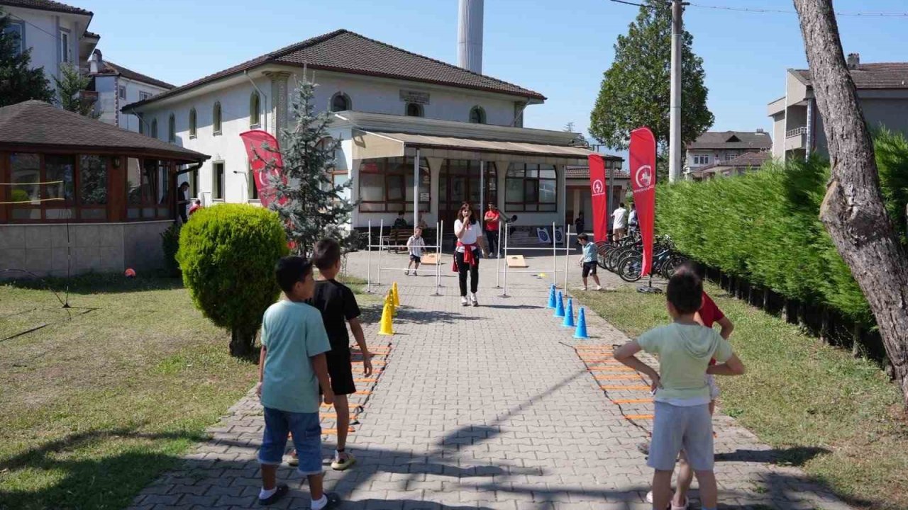 Kur’an kursuna gidenlen hem eğlendi hem spor yaptı