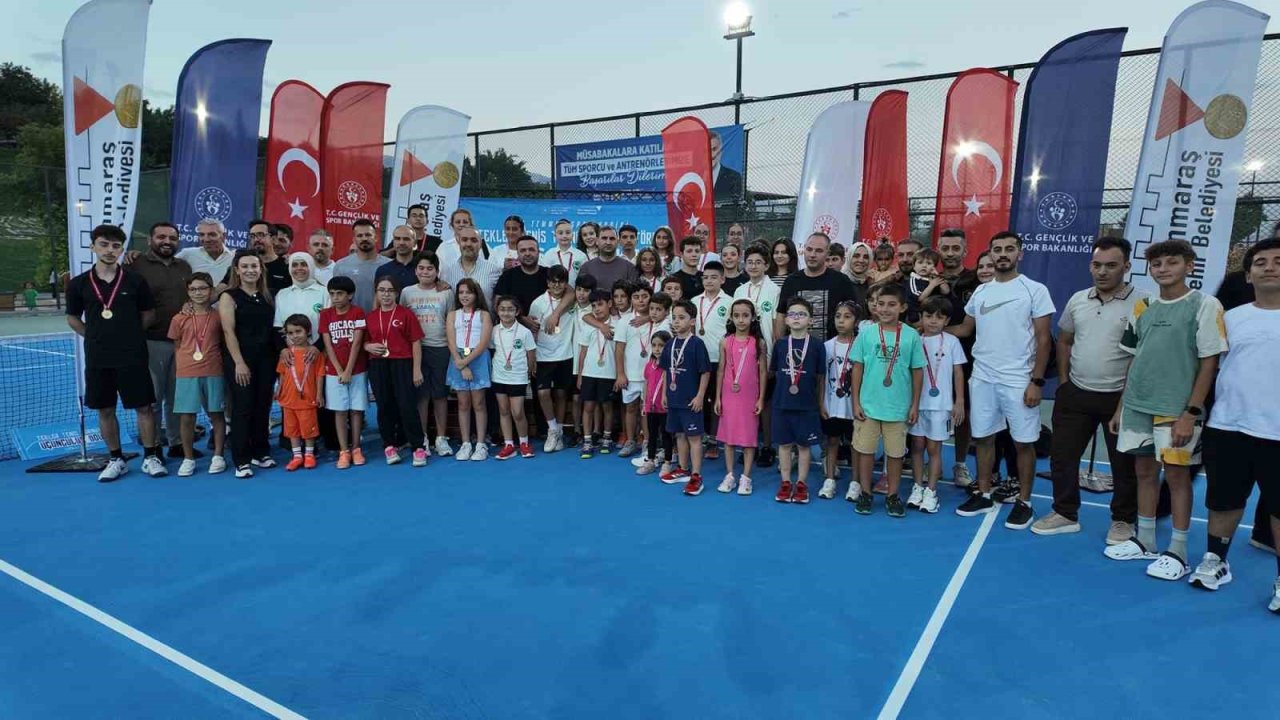 15 Temmuz Spor Vadisi’nde ödüllü tenis turnuvasında şampiyonlar belli oldu