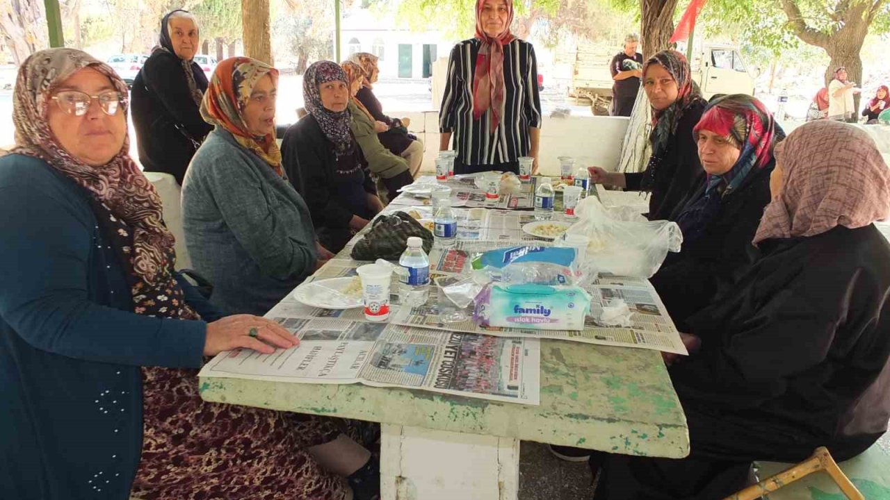 Burhaniye’de Sinan Dede Türbesi binlerce kişinin ziyaret yeri oldu