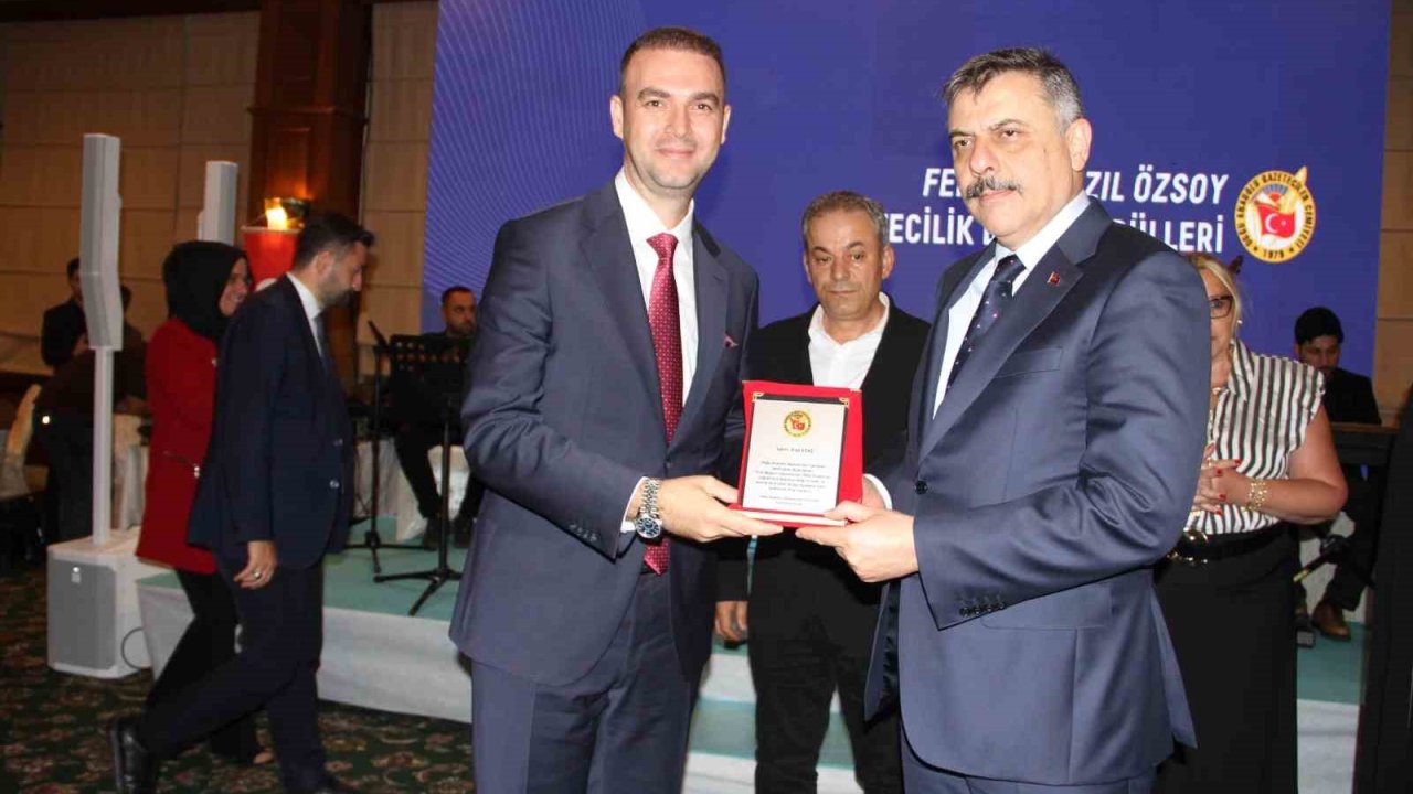 Aras Elektrik’e teşekkür plaketi