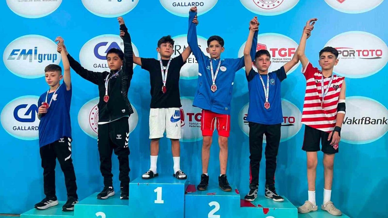 Malatya U14 Greko-Romen Takımı Türkiye şampiyonu oldu