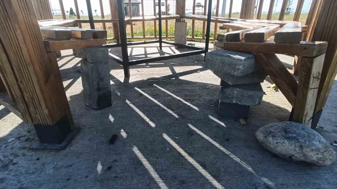 Van sahil yolundaki parkın tahrip edilmesine vatandaşlardan tepki