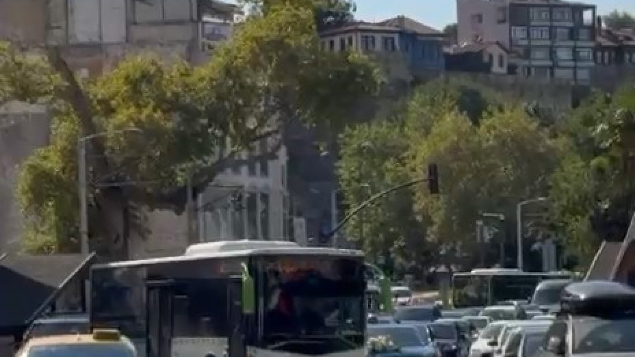 Bursa’da düğün konvoyunun önünü bu sefer otobüs kesti