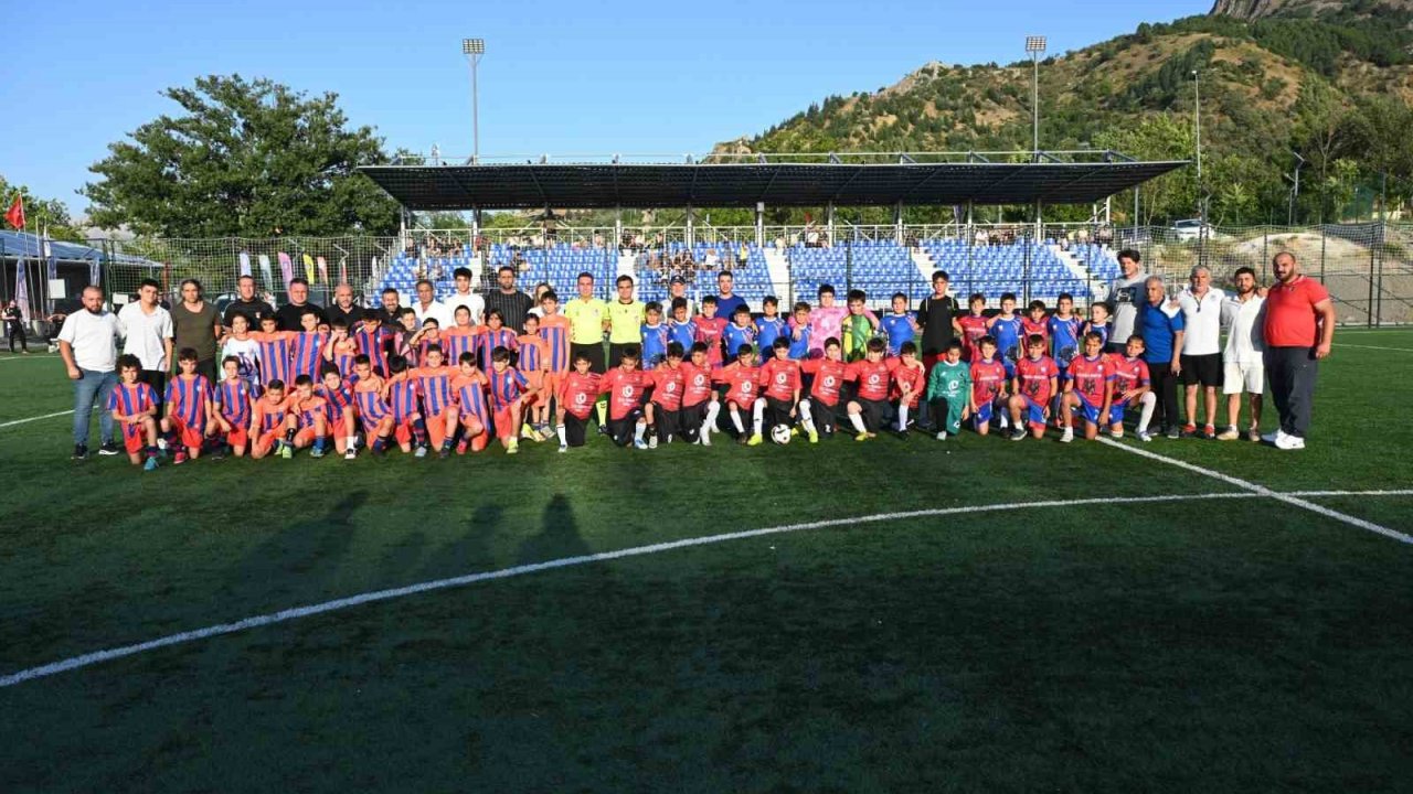Isparta’da minik kramponlar sahaya çıktı