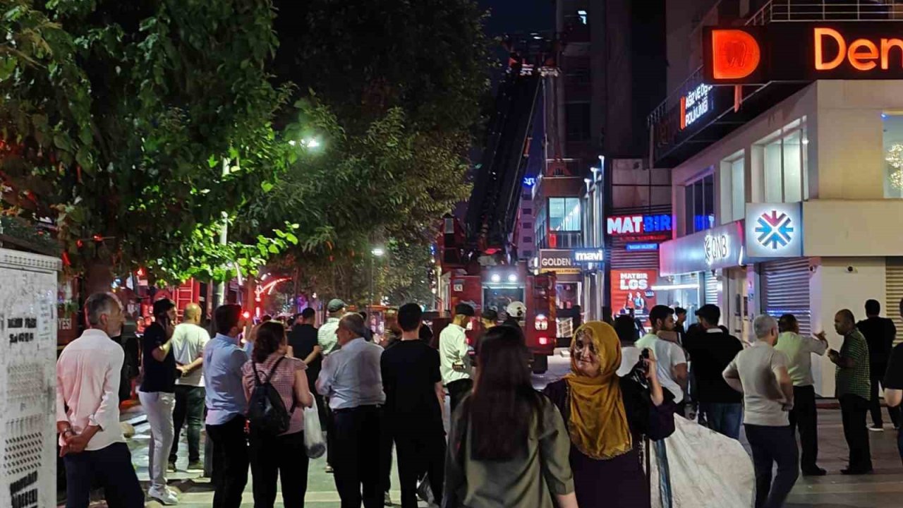 Batman’da plazada çıkan yangın korkuttu