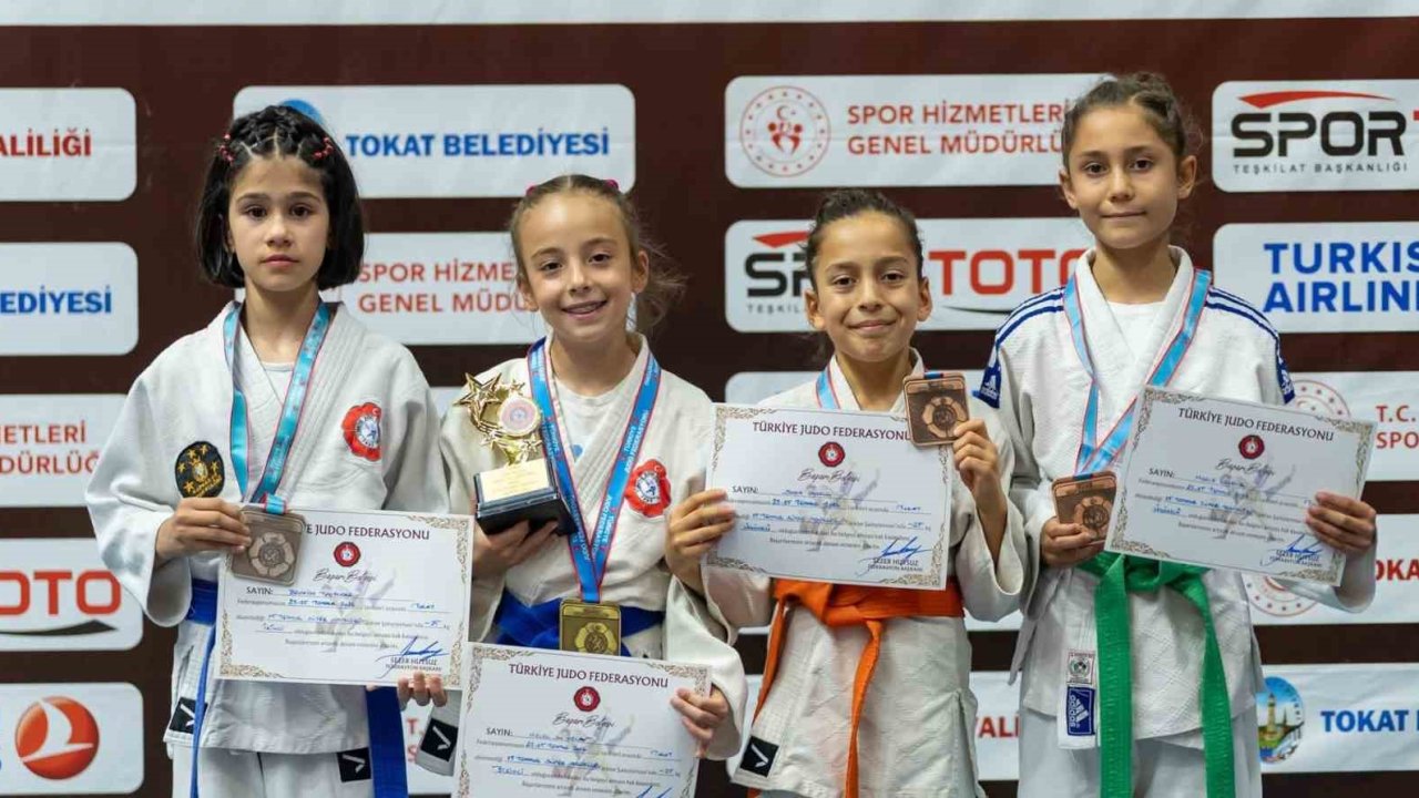 Yunusemre’nin minik judocuları Türkiye’yi salladı