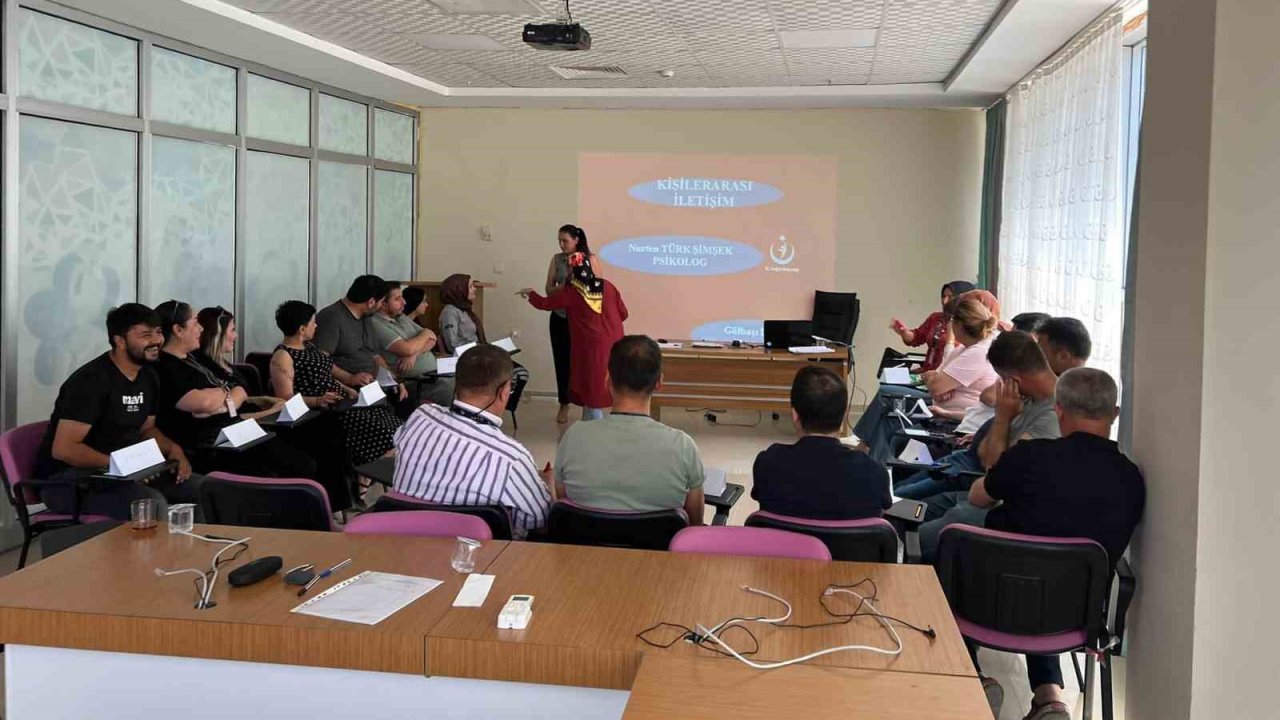 Hastane personeline "Kişiler arası iletişim" eğitimi verildi