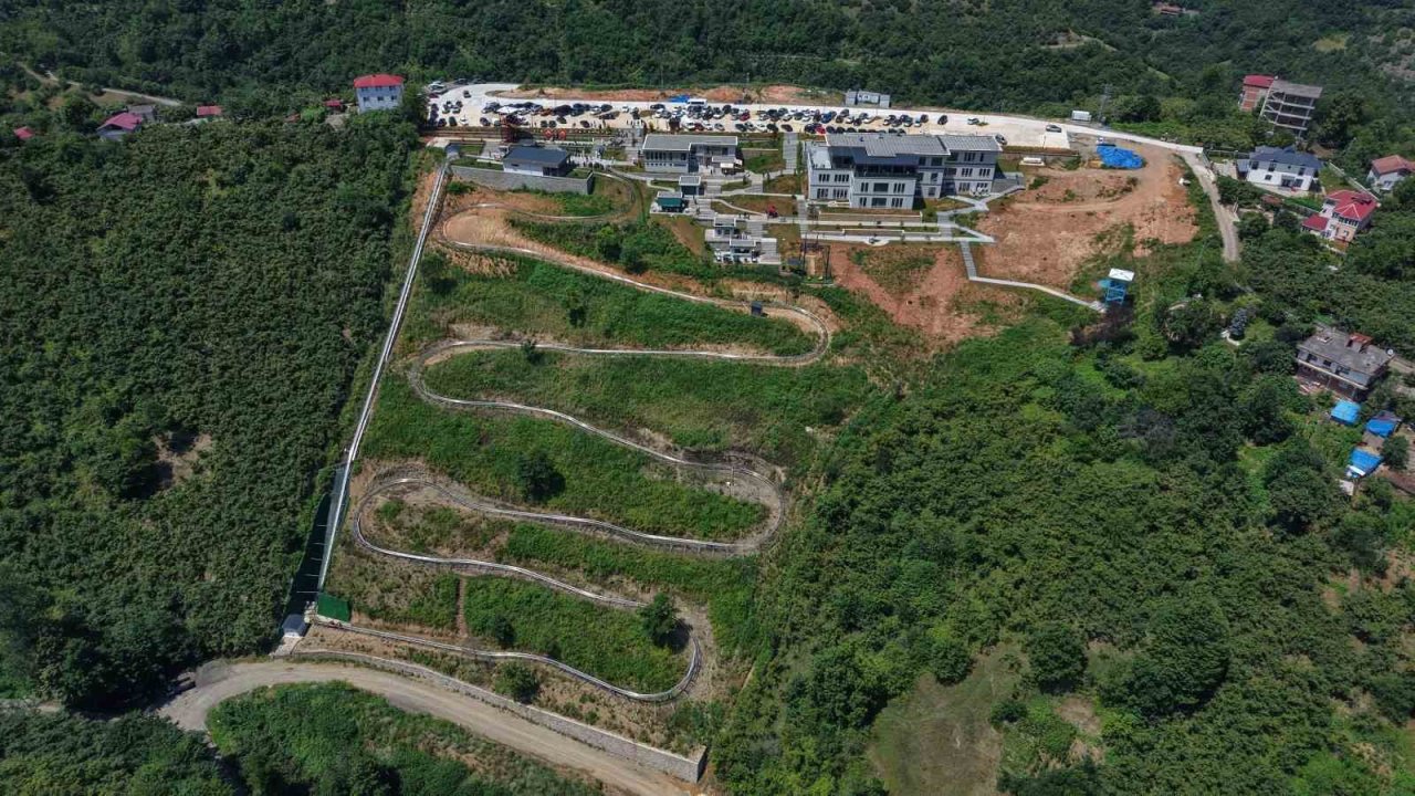 Doğu Karadeniz’in en uzun dağ kızağı Trabzon’da hizmete açıldı