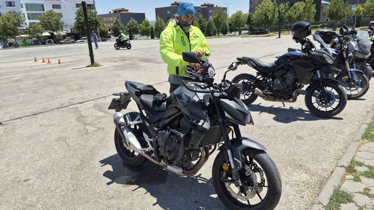 Sıcak hava bahanesiyle koruyucu ekipmanlarını ihmal eden motosiklet sürücülerine önemli uyarılar
