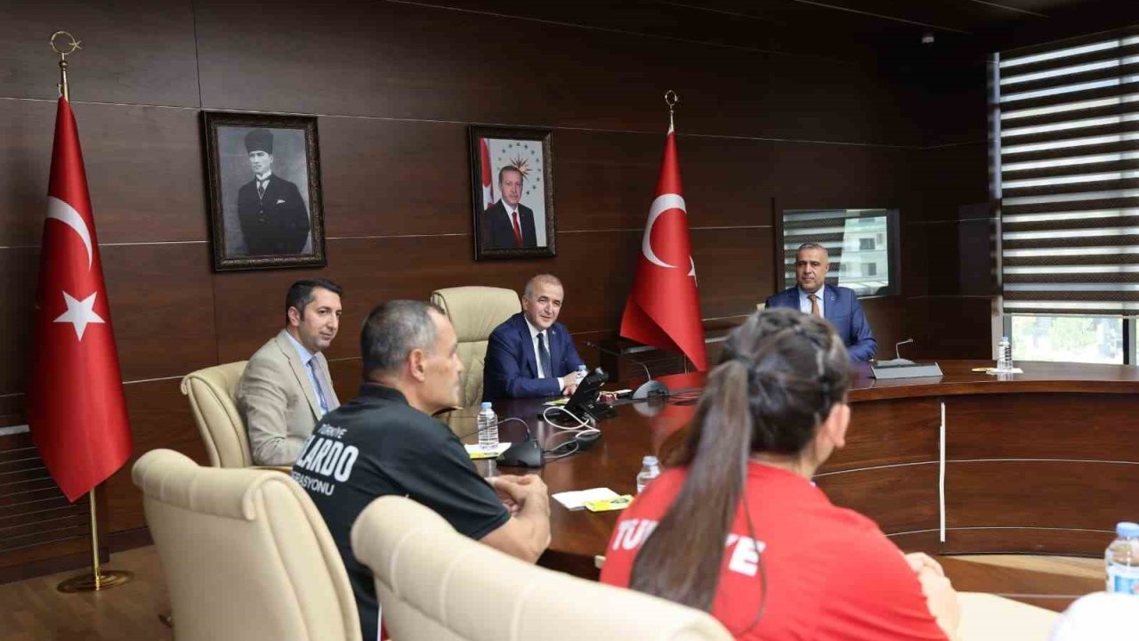 Türkiye şampiyonlarına Vali Hatipoğlu’ndan tebrik