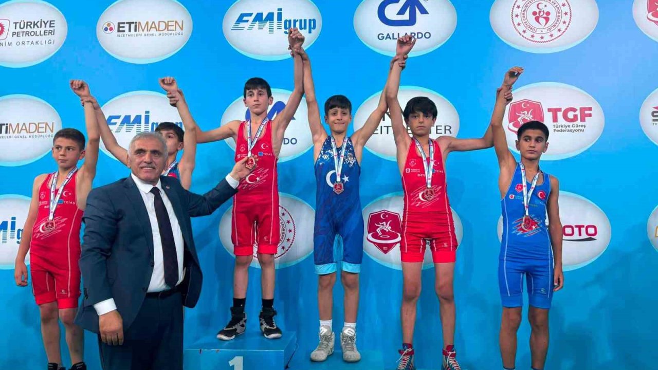 Sivaslı güreşçi Ankara’dan bronzla döndü