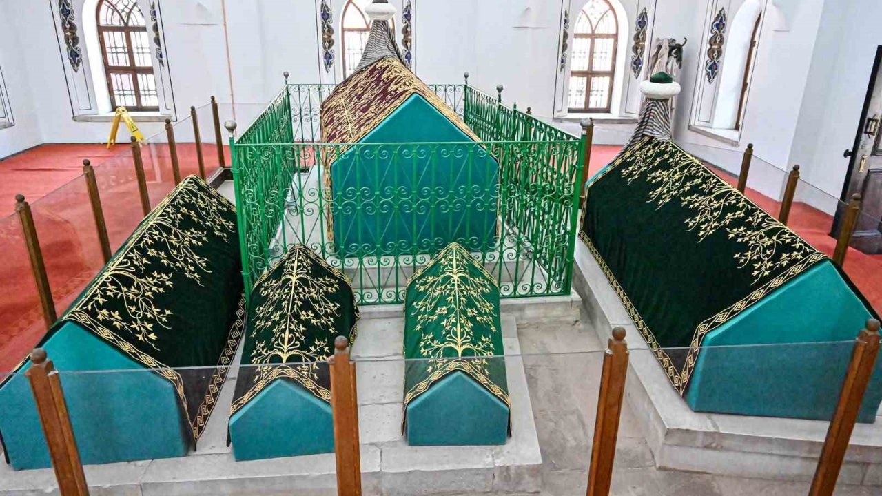 Bursa’da hanedan türbelerindeki puşideler yenileniyor
