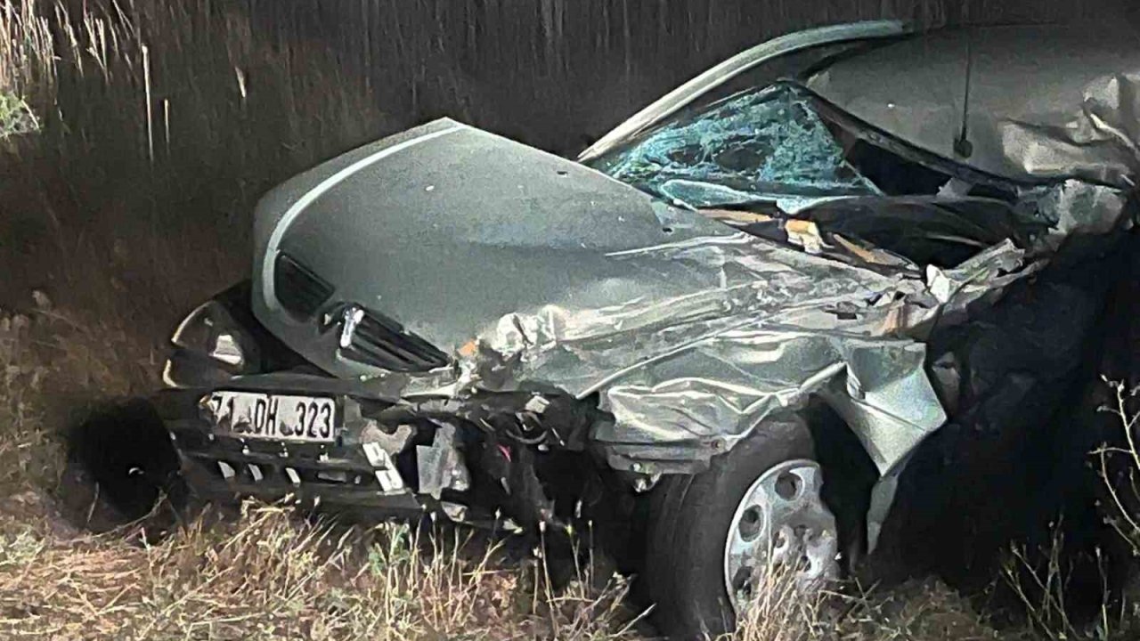 Otomobil, traktöre arkadan çarptı: 1 ölü, 2 yaralı