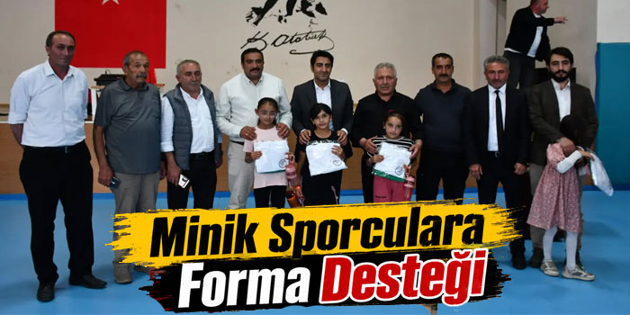 Sarıkamış’ta Minik Sporculara Forma Desteği