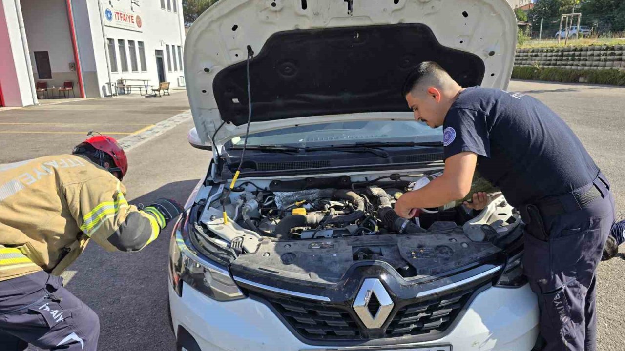 Otomobilin motorunda ilçe ilçe gezdi