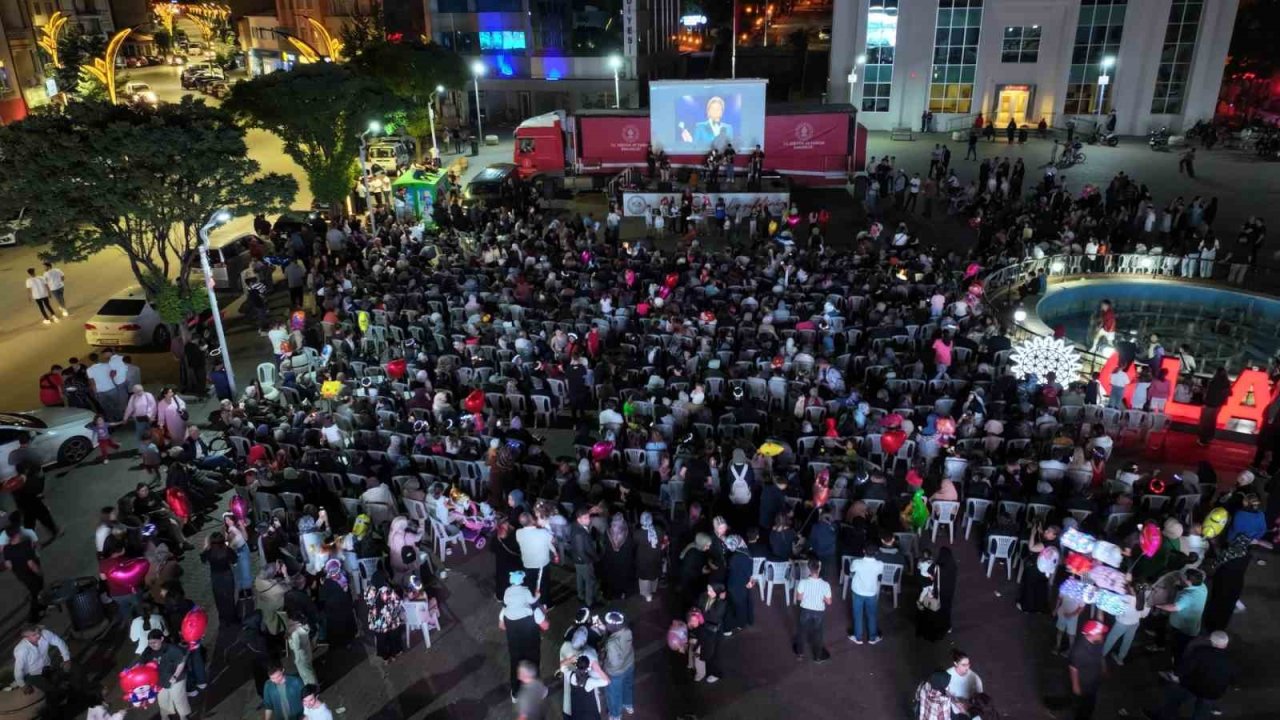 Gezici sinema tırı Çorum’da açık hava nostaljisi yaşattı