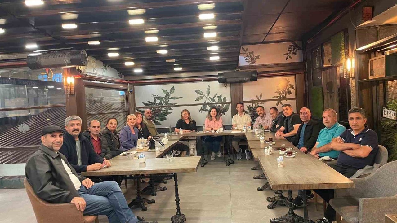 Lise arkadaşları 34 yıl sonra buluştu