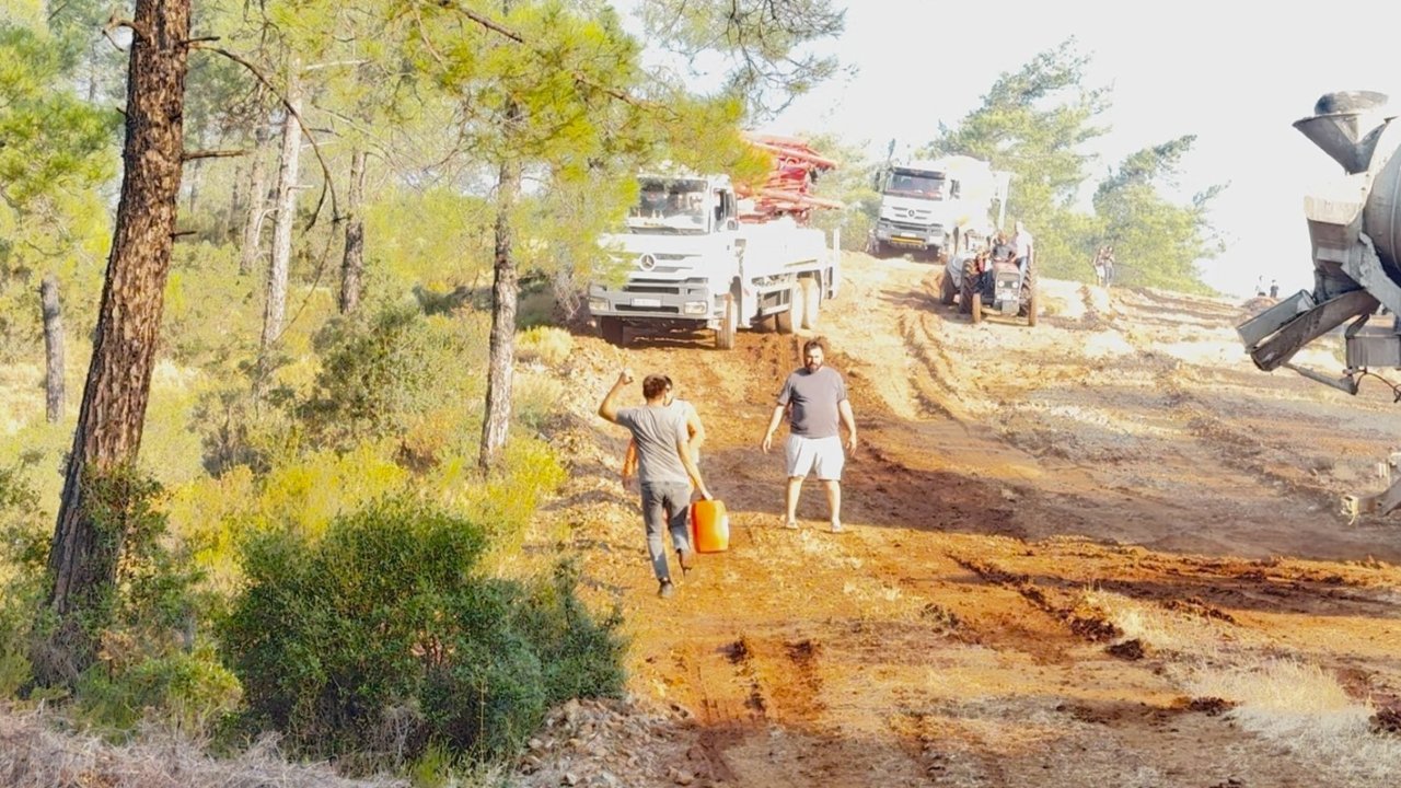 Fethiye Üzümlü’deki orman yangınında havadan ve karadan yoğun mücadele