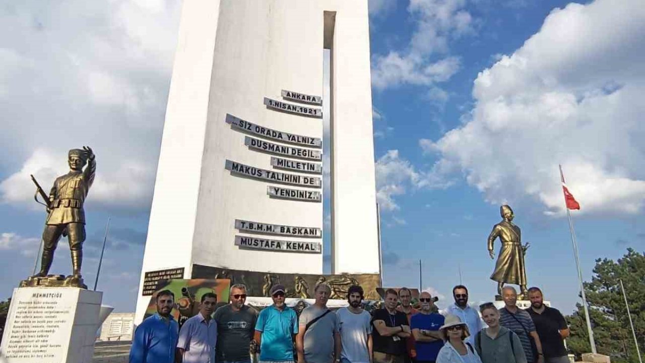 Turist rehberleri Bilecik’in tarihi yerlerini gezdi