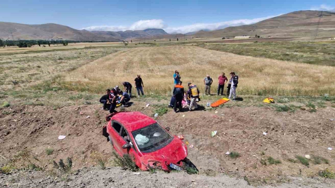 Bayburt’ta otomobil takla attı, 8 kişi yaralandı