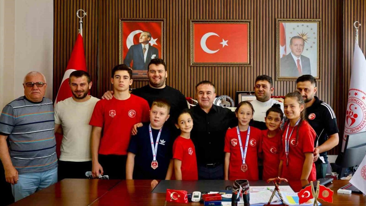10 bin sporcunun yarıştığı Türkiye şampiyonasında Bilecikli güreşçilerden büyük başarı