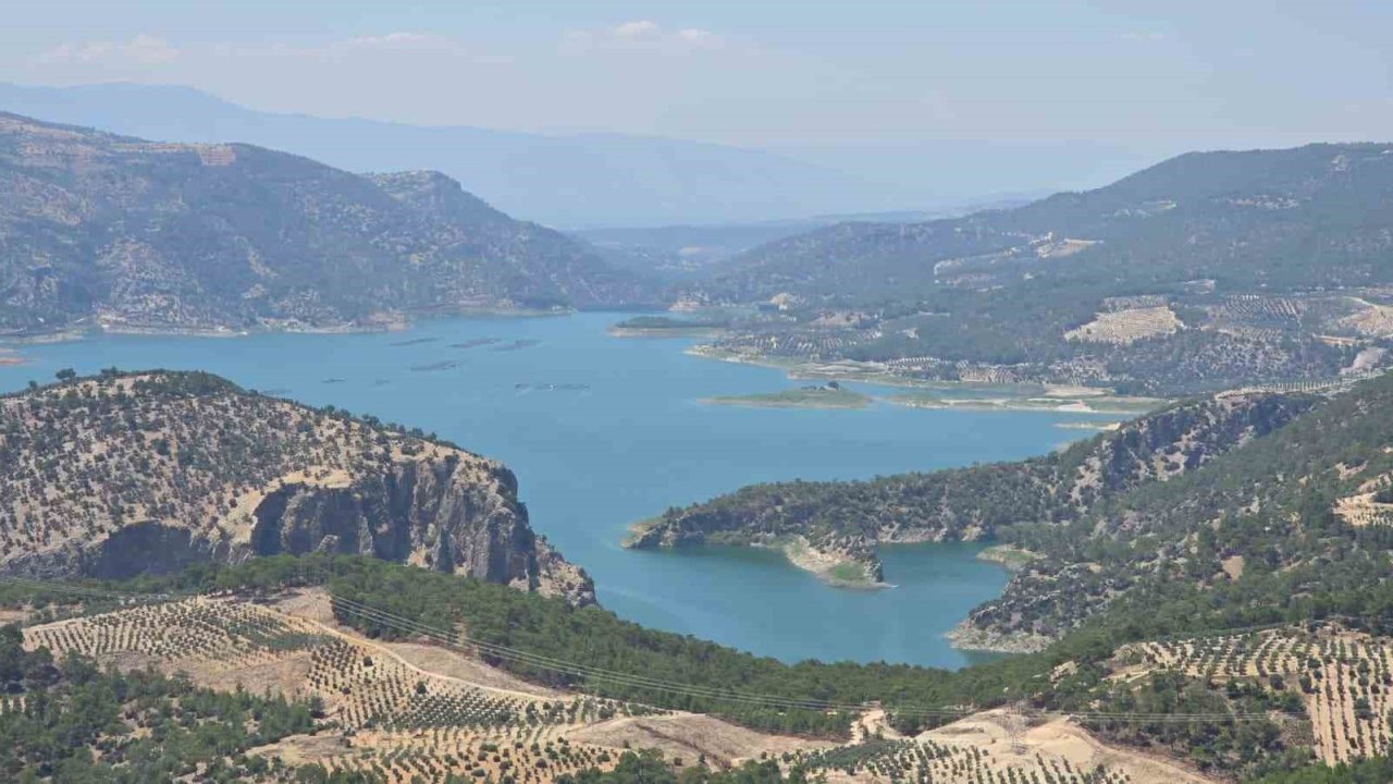 İnceğiz Kanyonu doğal güzelliği ile ziyaretçilerini büyülüyor