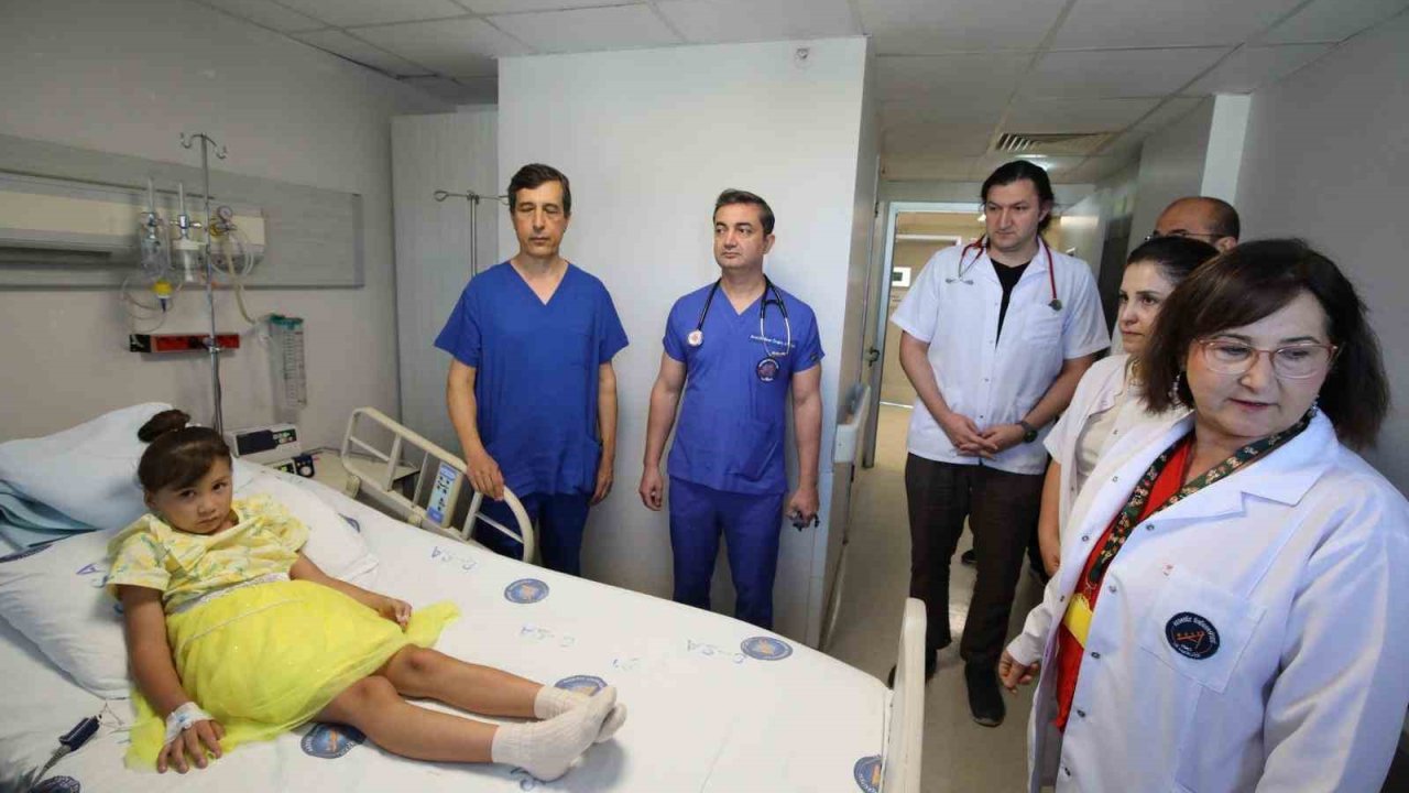 Kardeşini aynı hastalıktan kaybeden 8 yaşındaki Kırgızistanlı Akhmarcan AÜ’de sağlığına kavuştu