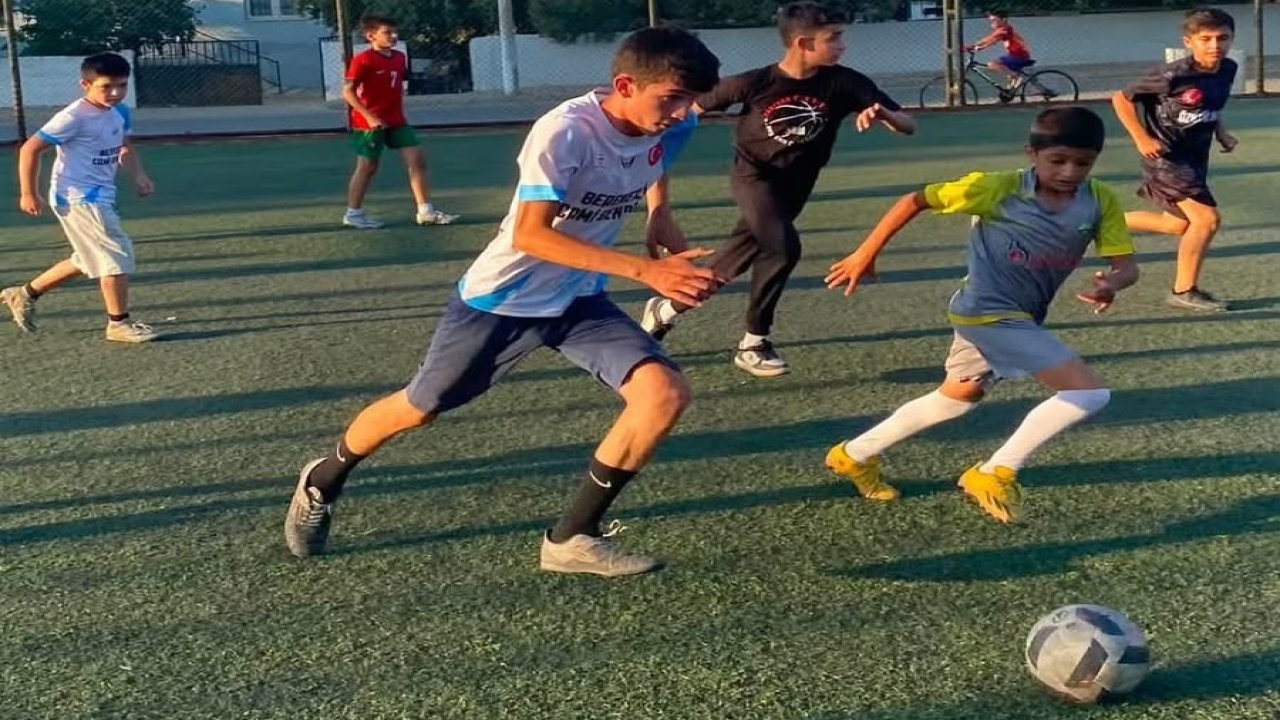 Kur’an kursu öğrencileri futbolla kardeşlik bağlarını güçlendiriyor