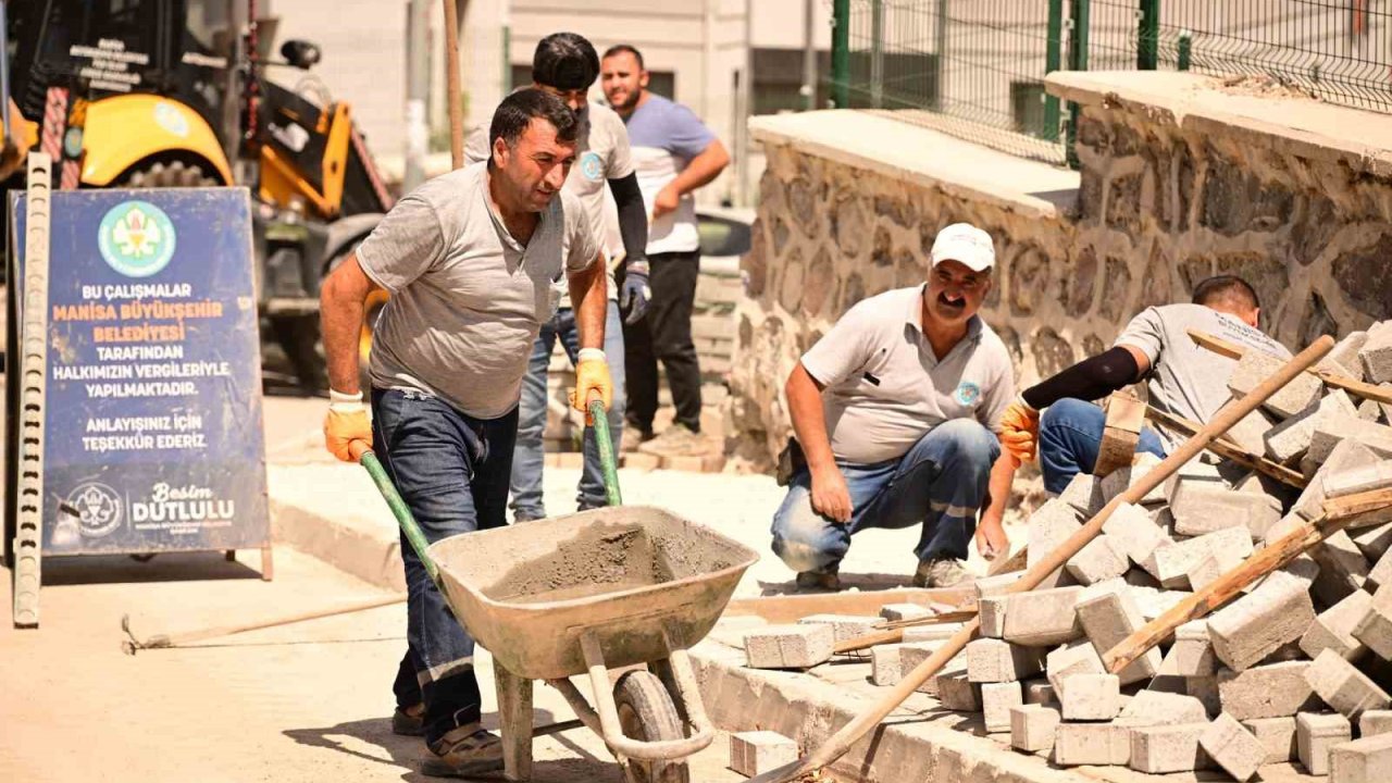 Manisa’nın yeni yerleşim yeri Akgedik’te yollar yenileniyor