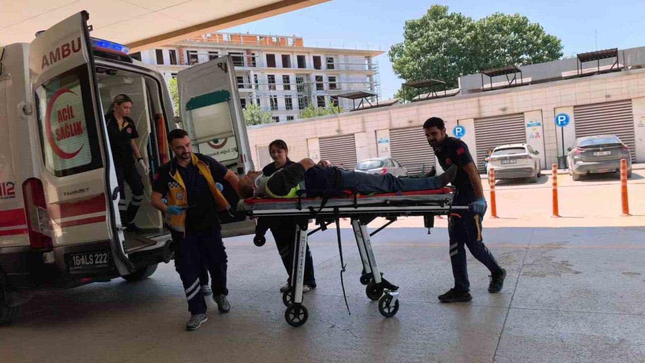 Otomobil ile geri dönüşüm aracının karıştığı kazada 1 kişi yaralandı