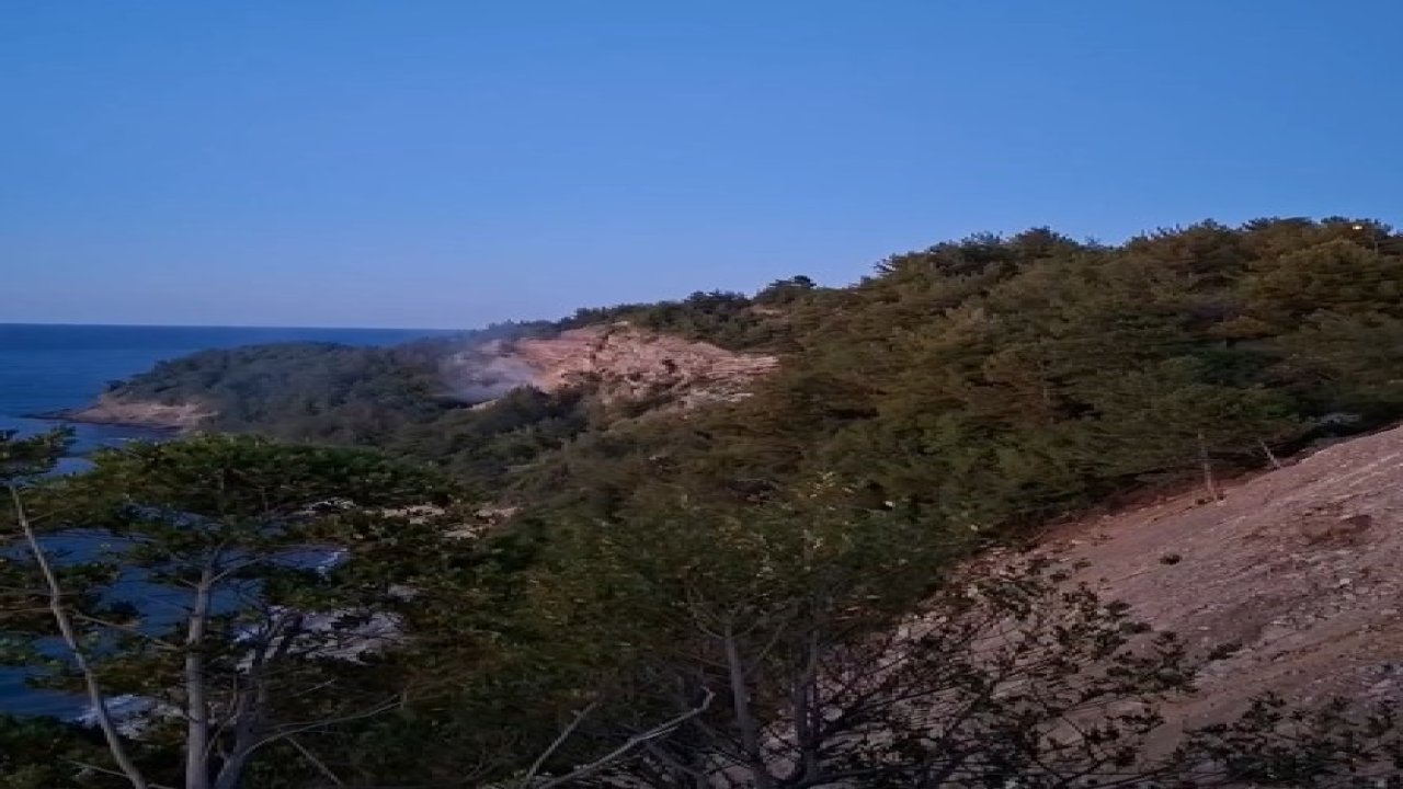 Kastamonu’da ormanlık alana düşen yabancı cismin patlaması sonucu yangın çıktı