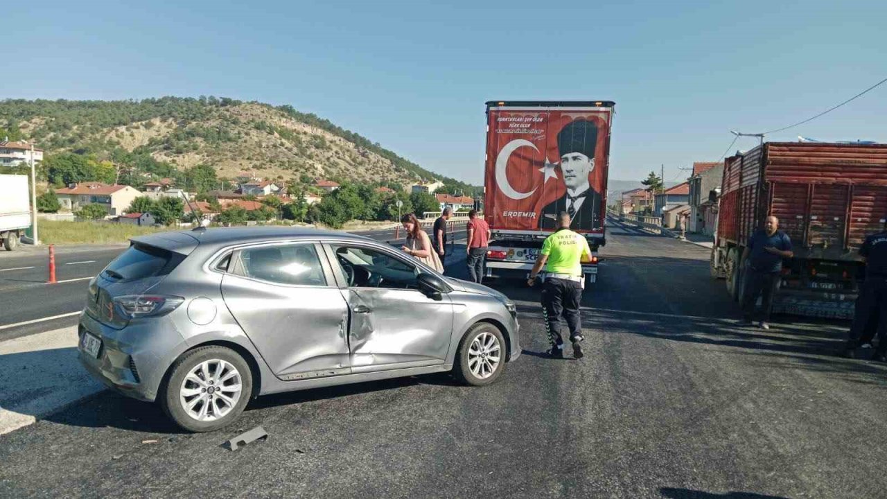 Bilecik’te kamyonet ile otomobil çarpıştı: 1 yaralı