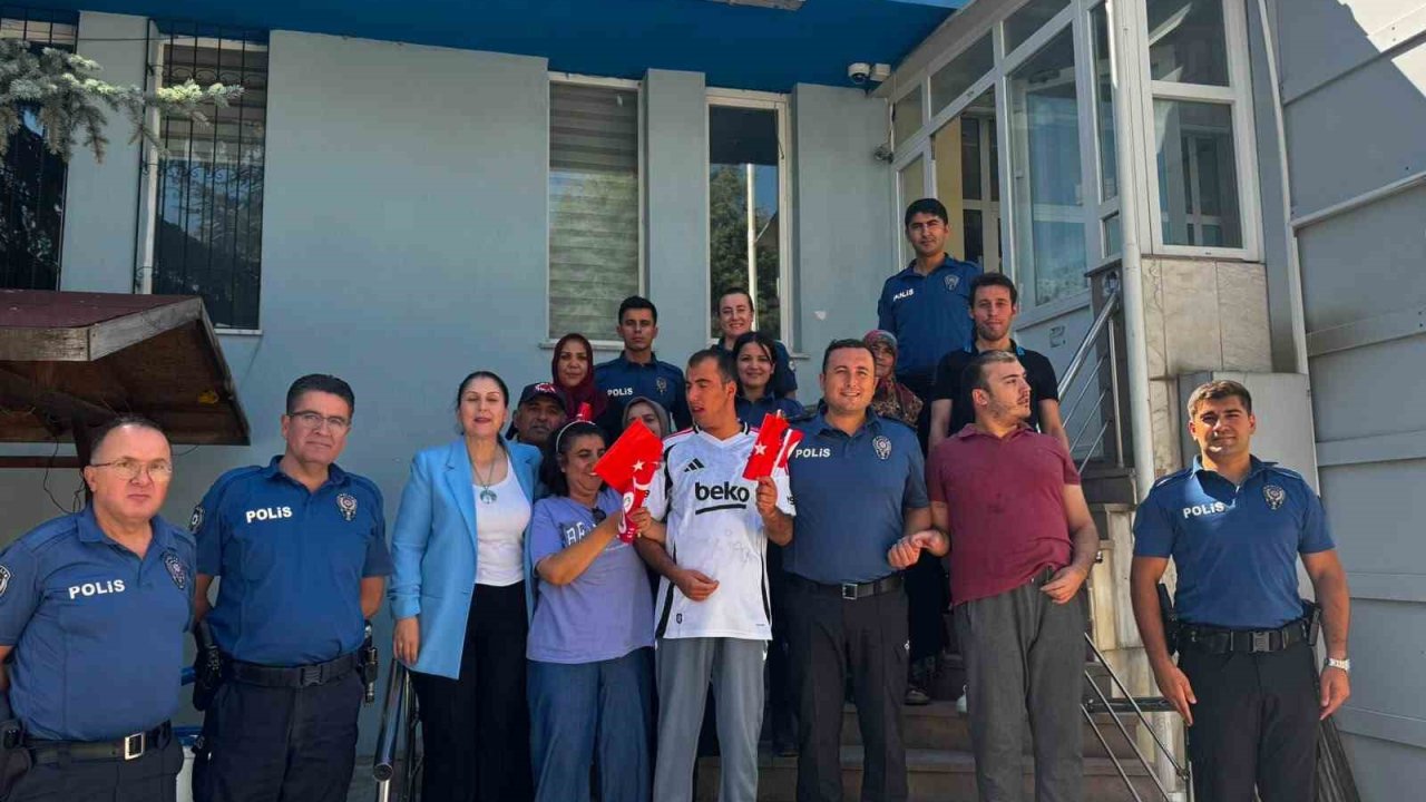 Otizmli çocuklardan duyarlı başkomisere teşekkür