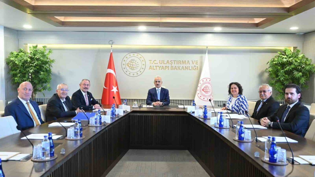 AK Partili başkanlar, Ulaştırma ve Altyapı Bakanı Uraloğlu ile görüşüldü