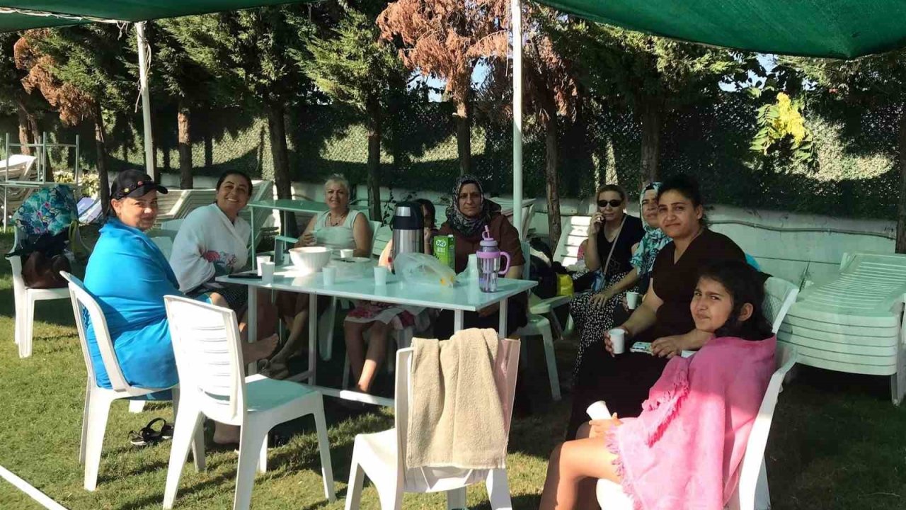 Merkez Efendi’nin minikleri havuzla buluştu