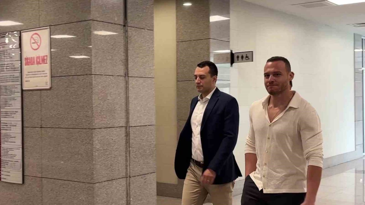 Oyuncu Kerem Bursin: "AHBAP Derneğine 200 bin TL bağışta bulundum"