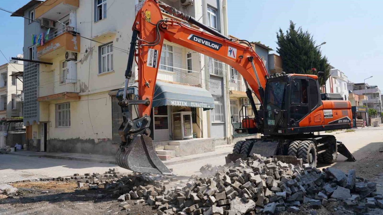 Tarsus’ta 17 sokak 10 bin ton sıcak asfaltla yenilendi