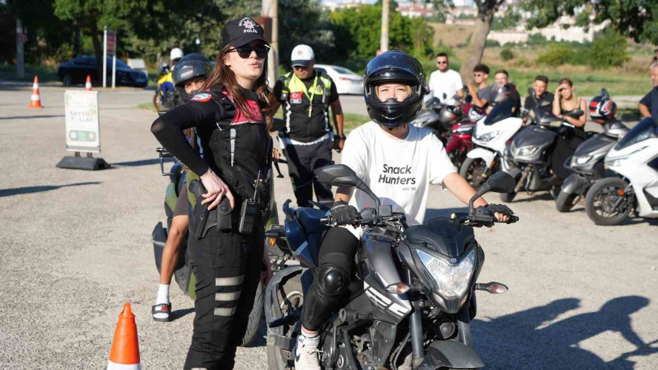 Edirne’de motosiklet sürücülerine ceza yerine güvenli sürüş eğitimi
