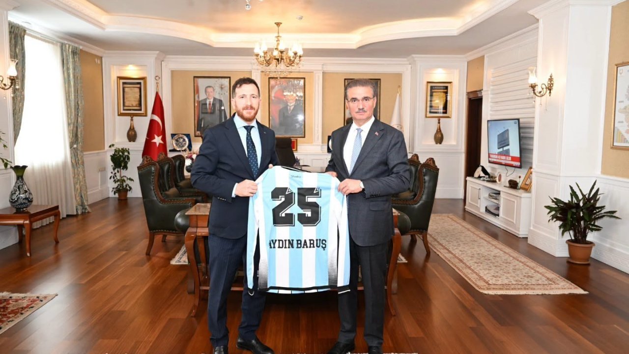 Başkan Dal’dan Vali Baruş’a 25 numaralı forma